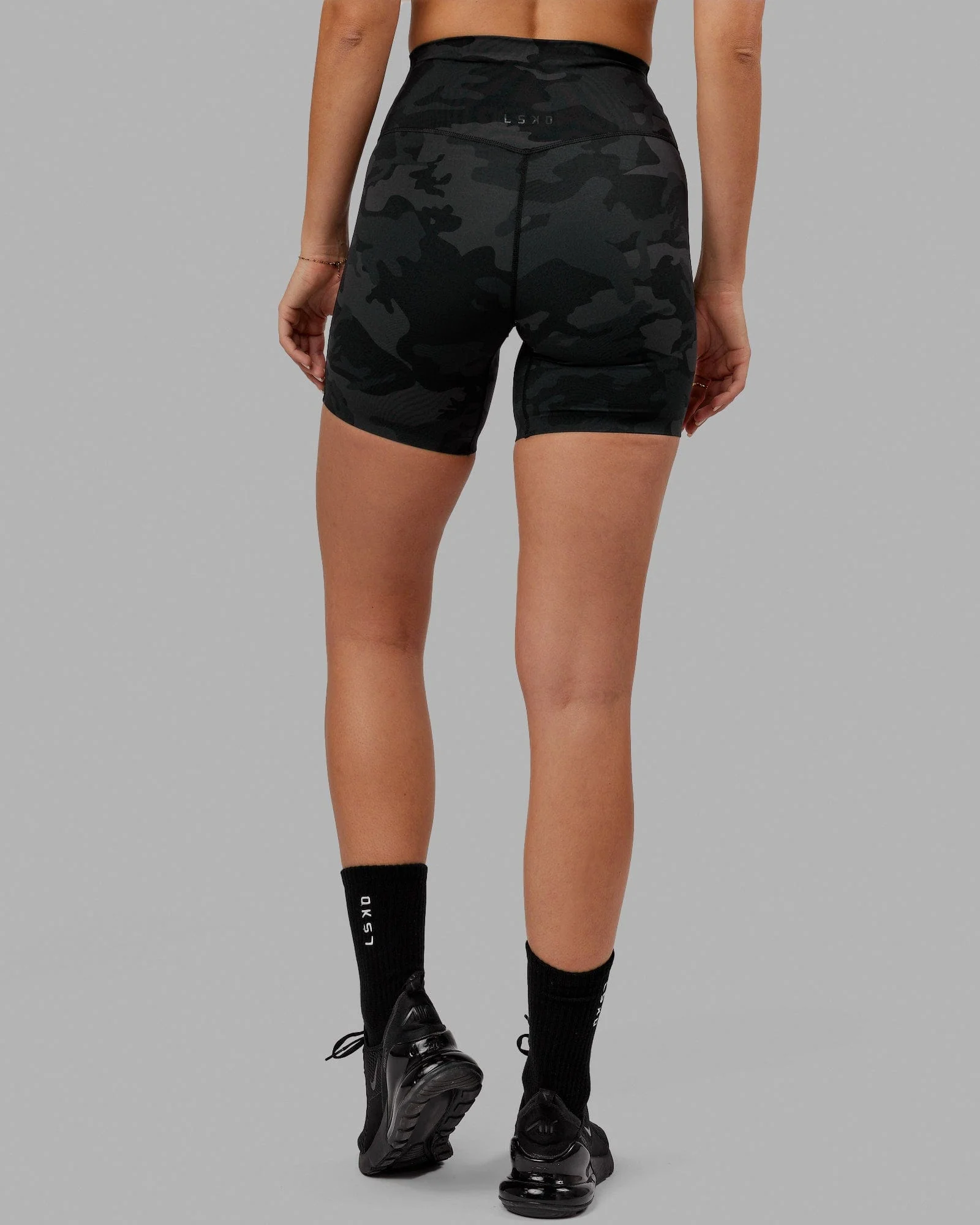 Elixir Ultra High-Rise 6" Short - Black Camo 5 Elixir Ultra High-Rise 6" Short - Black Camo