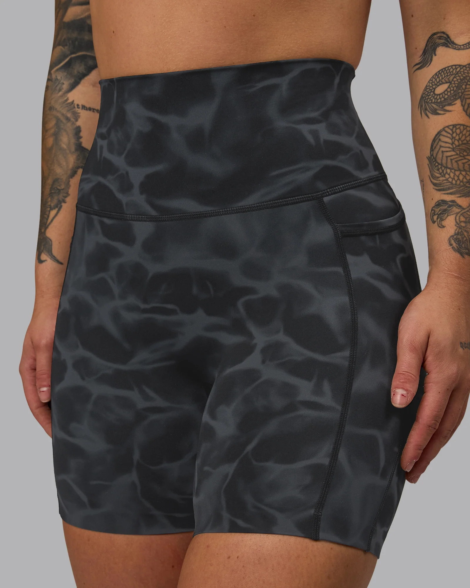 Elixir Ultra High-Rise 6" Short Pockets - Tranquil-Black 1 Elixir Ultra High-Rise 6" Short Pockets - Tranquil-Black