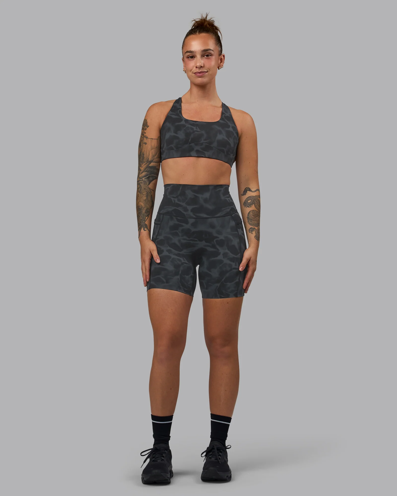 Elixir Ultra High-Rise 6" Short Pockets - Tranquil-Black 2 Elixir Ultra High-Rise 6" Short Pockets - Tranquil-Black