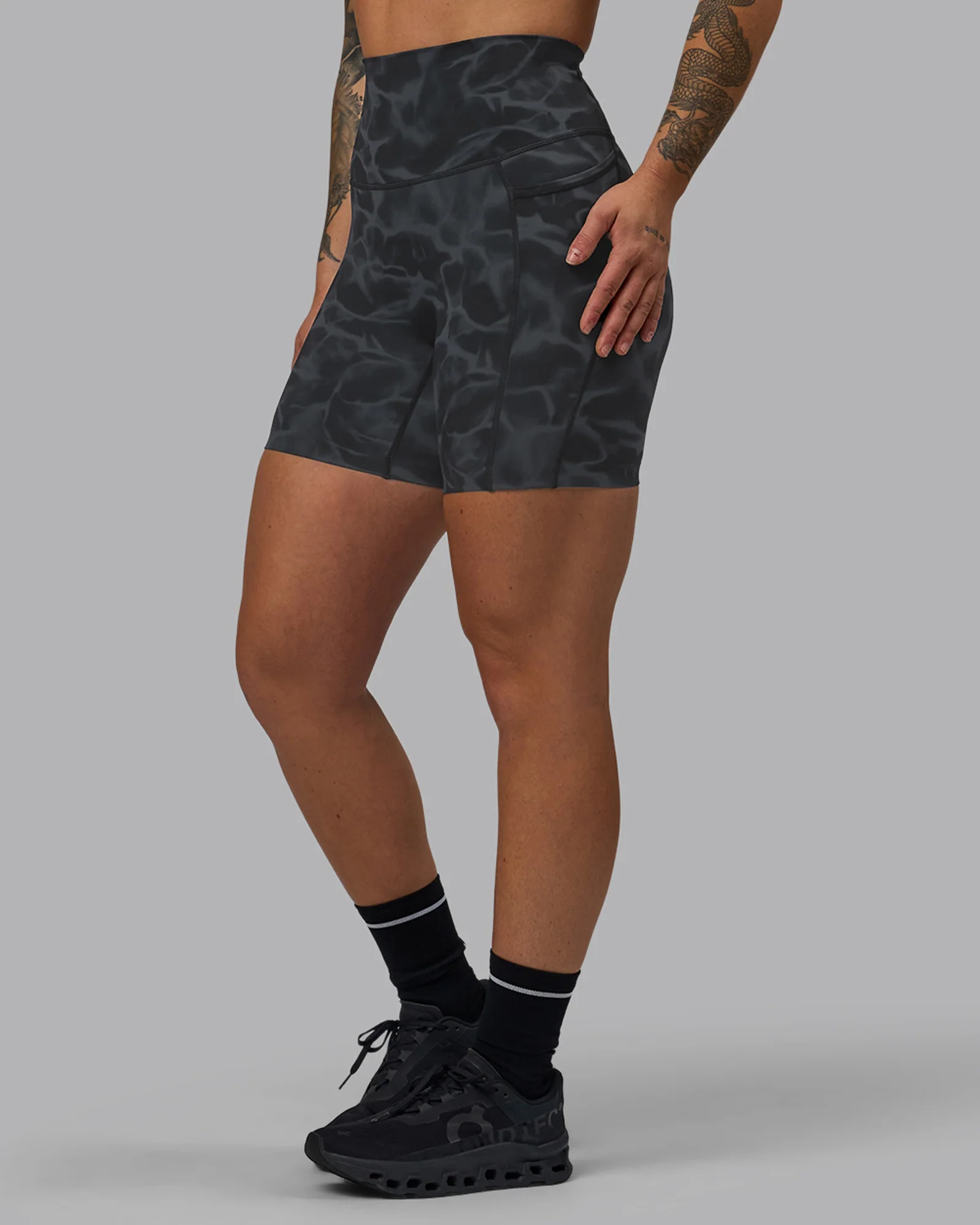 Elixir Ultra High-Rise 6" Short Pockets - Tranquil-Black 3 Elixir Ultra High-Rise 6" Short Pockets - Tranquil-Black