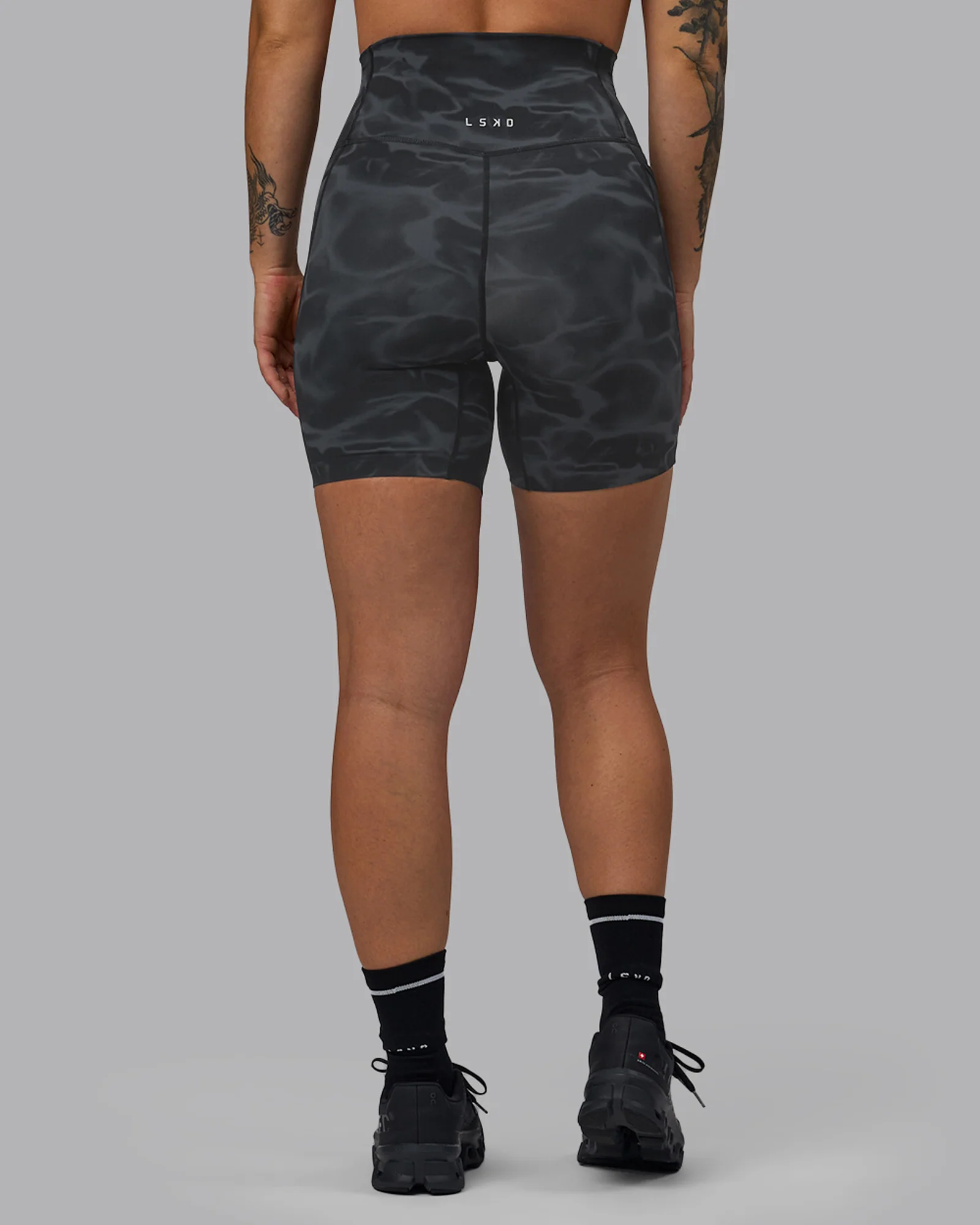 Elixir Ultra High-Rise 6" Short Pockets - Tranquil-Black 5 Elixir Ultra High-Rise 6" Short Pockets - Tranquil-Black