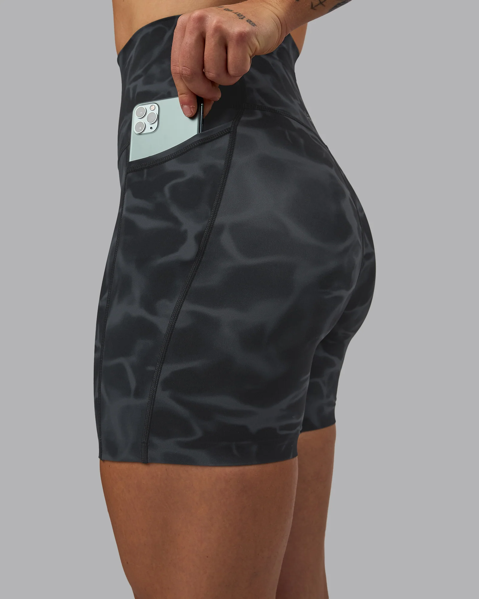 Elixir Ultra High-Rise 6" Short Pockets - Tranquil-Black 6 Elixir Ultra High-Rise 6" Short Pockets - Tranquil-Black