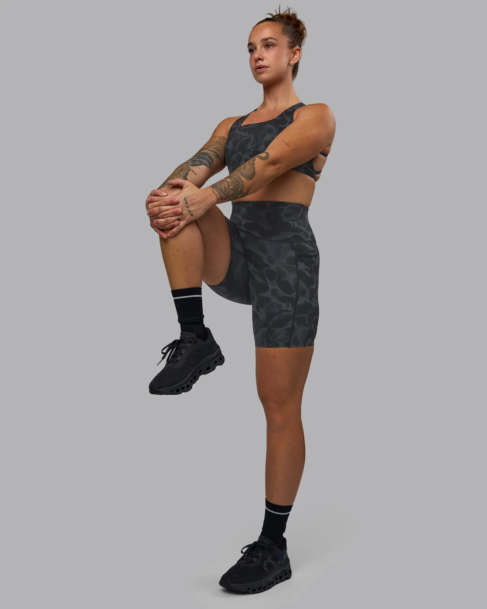 Elixir Ultra High-Rise 6" Short Pockets - Tranquil-Black 7 Elixir Ultra High-Rise 6" Short Pockets - Tranquil-Black