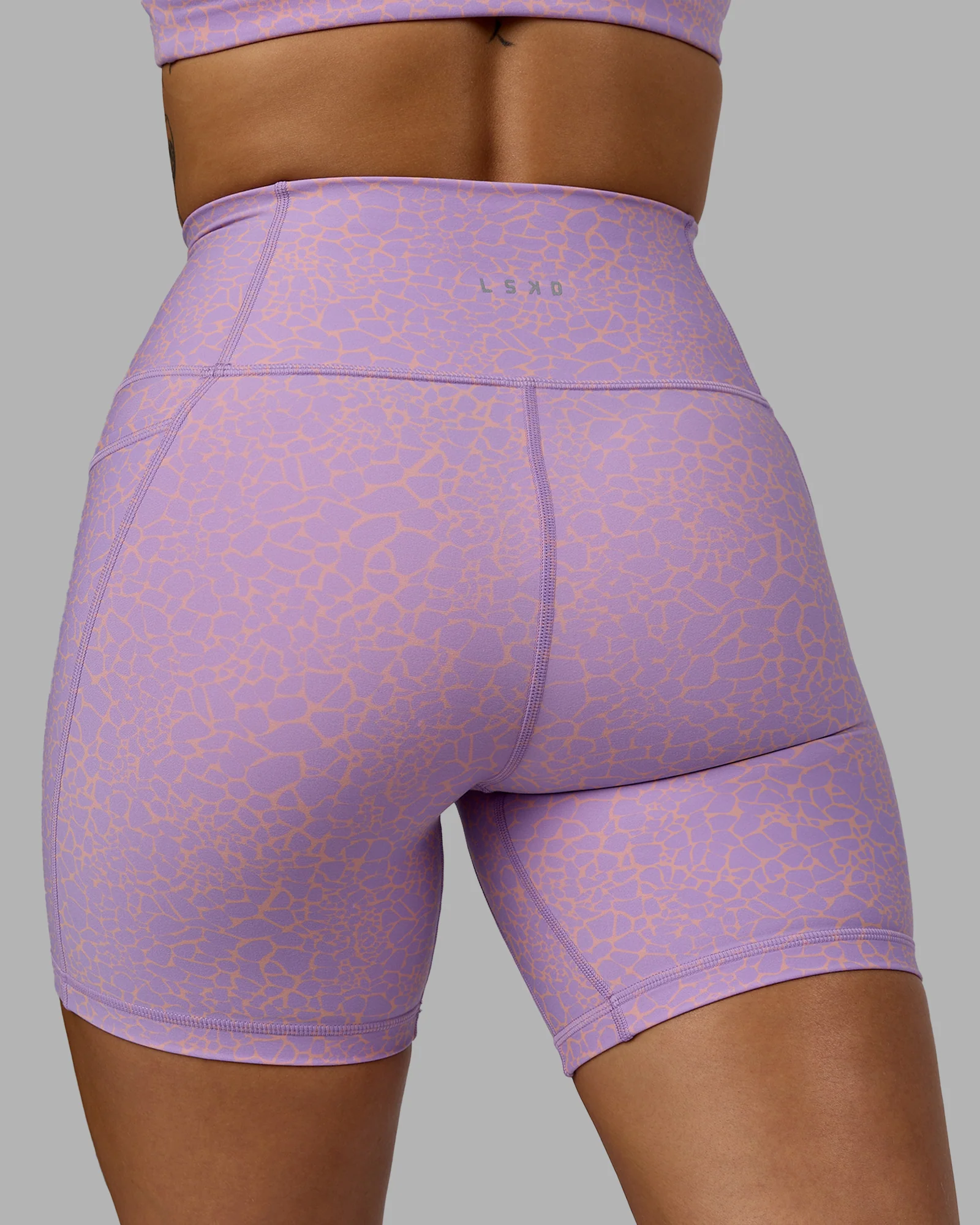 Fusion Ultra High-Rise 6" Short Pockets - Pale Lilac Vitality Print