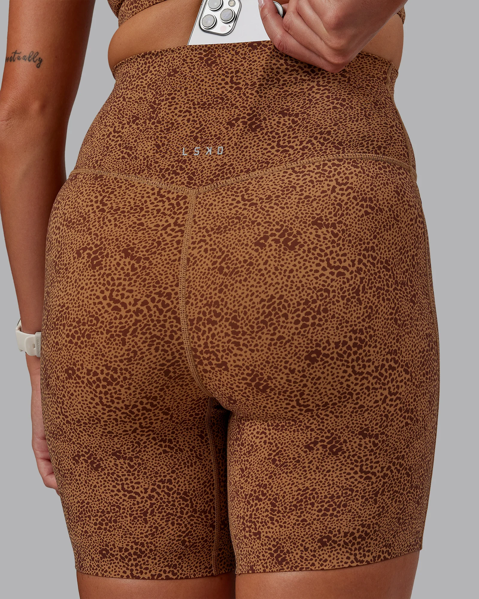 Elixir Ultra High-Rise 6" Short - Caramel Agile Print