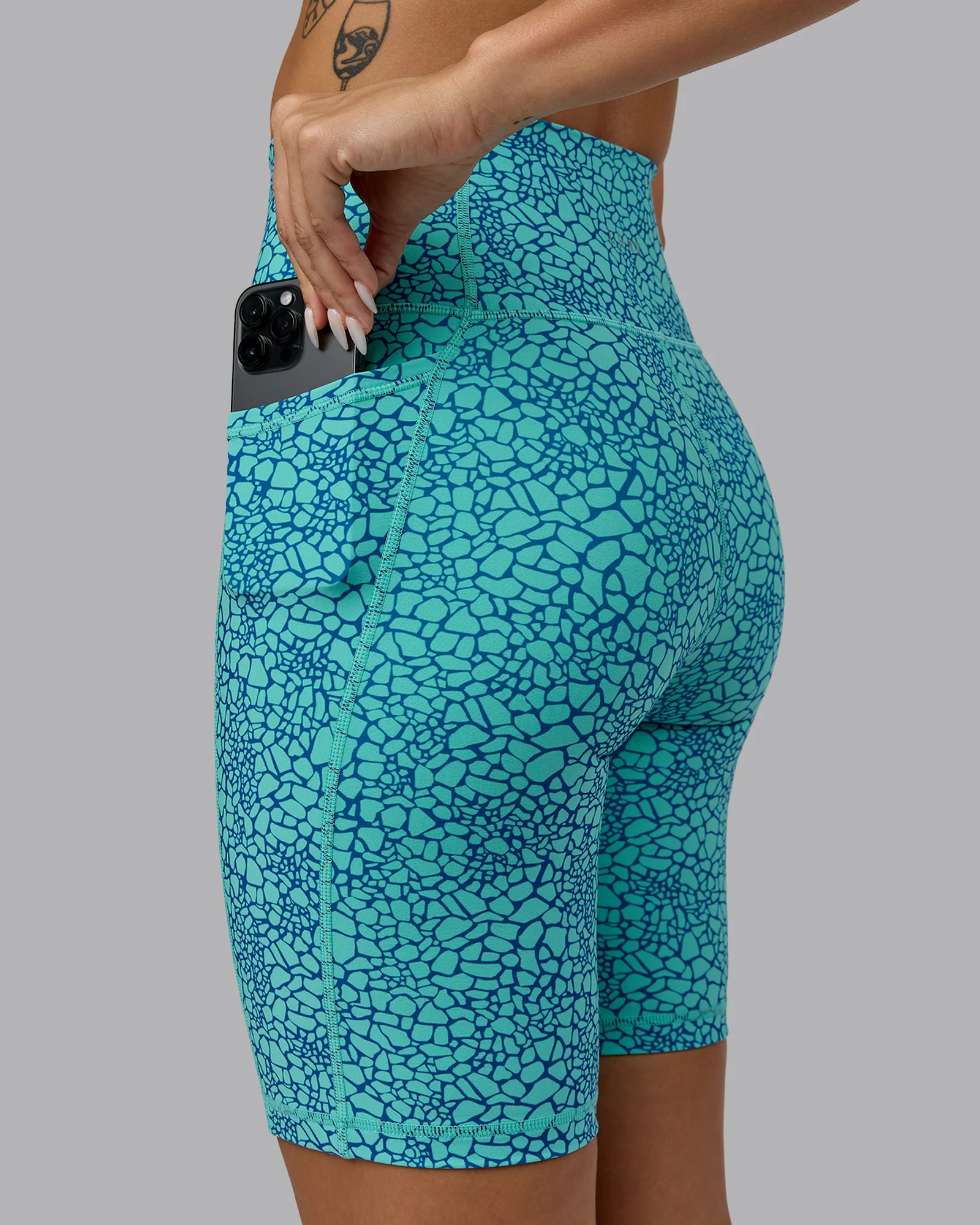Fusion Ultra High-Rise 9" Short Pockets - Aquatic Awe Vitality Print 2 Fusion Ultra High-Rise 9" Short Pockets - Aquatic Awe Vitality Print