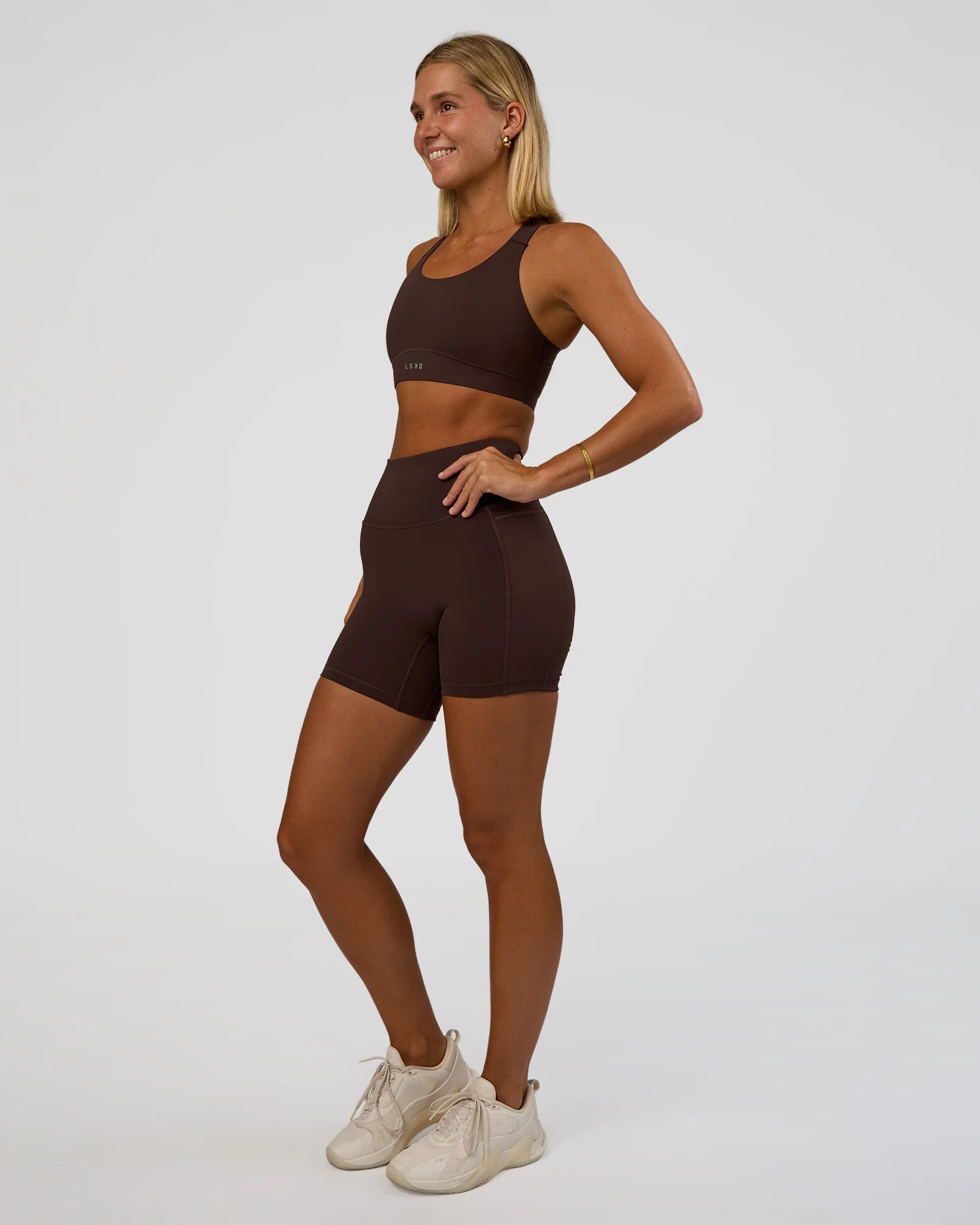 Fusion V-Contour Ultra High-Rise 6" Short Pockets - Hot Chocolate 5 Fusion V-Contour Ultra High-Rise 6" Short Pockets - Hot Chocolate