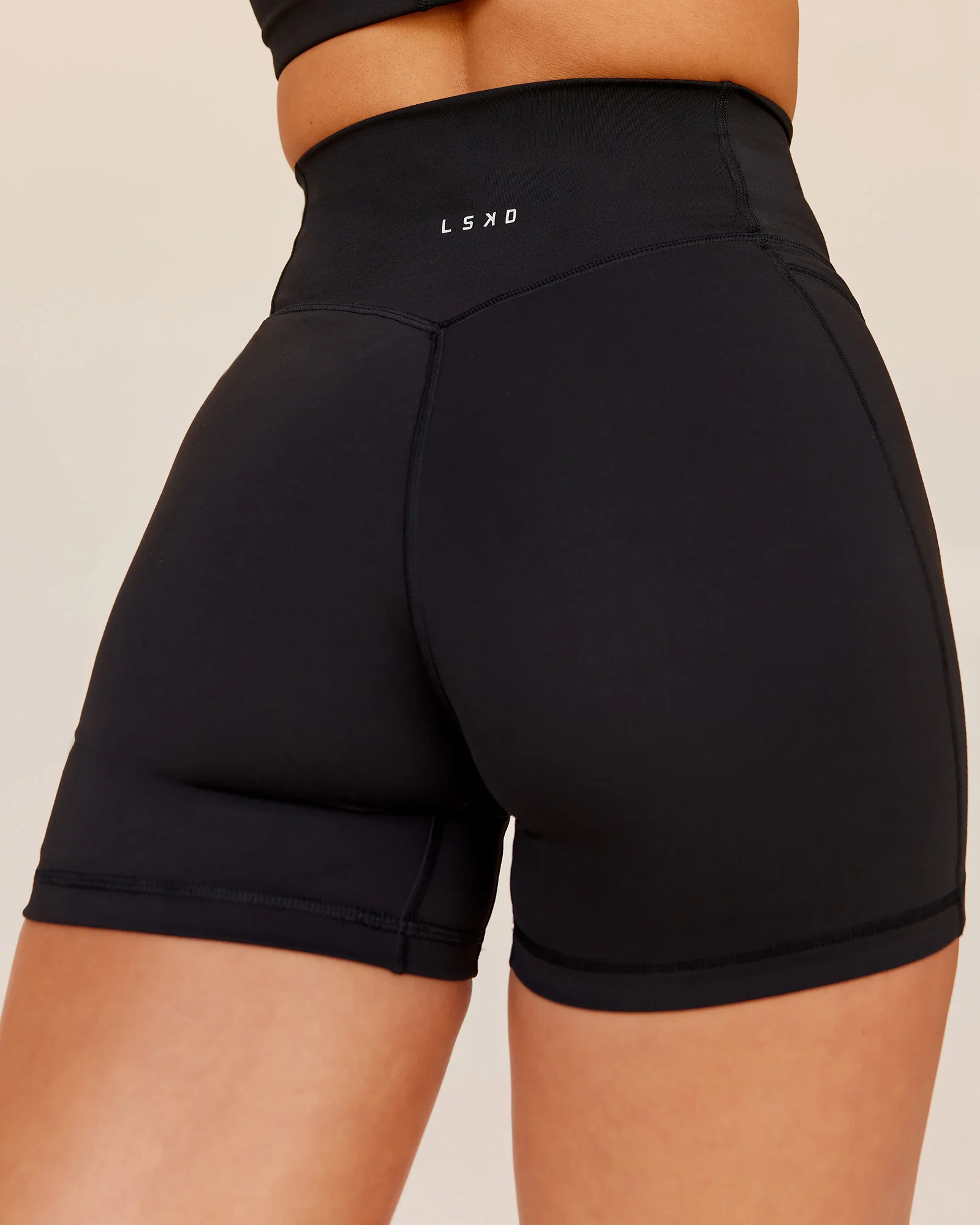 Fusion V-Contour Ultra High-Rise 4” Short Pockets - Black