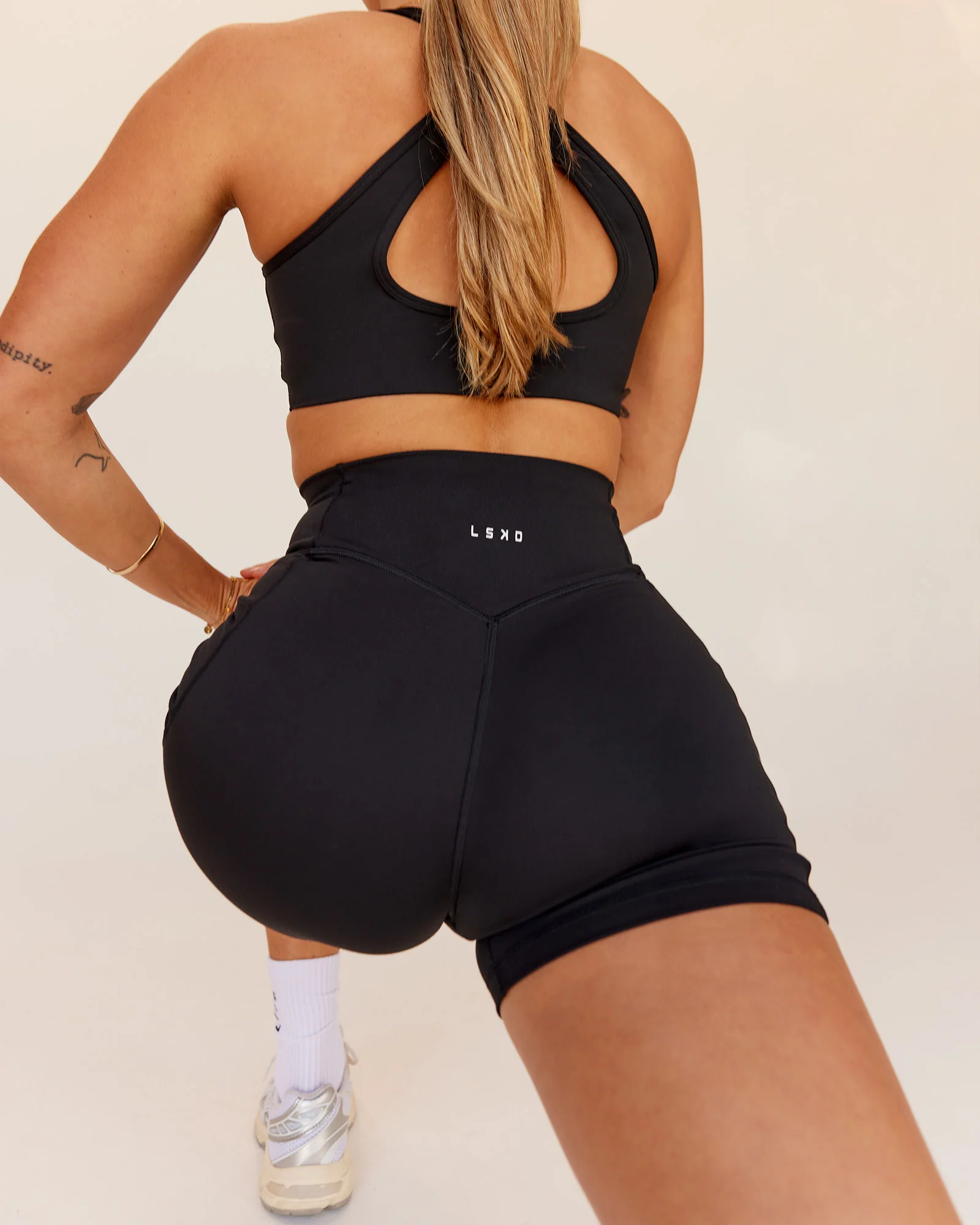 Fusion V-Contour Ultra High-Rise 4” Short Pockets - Black