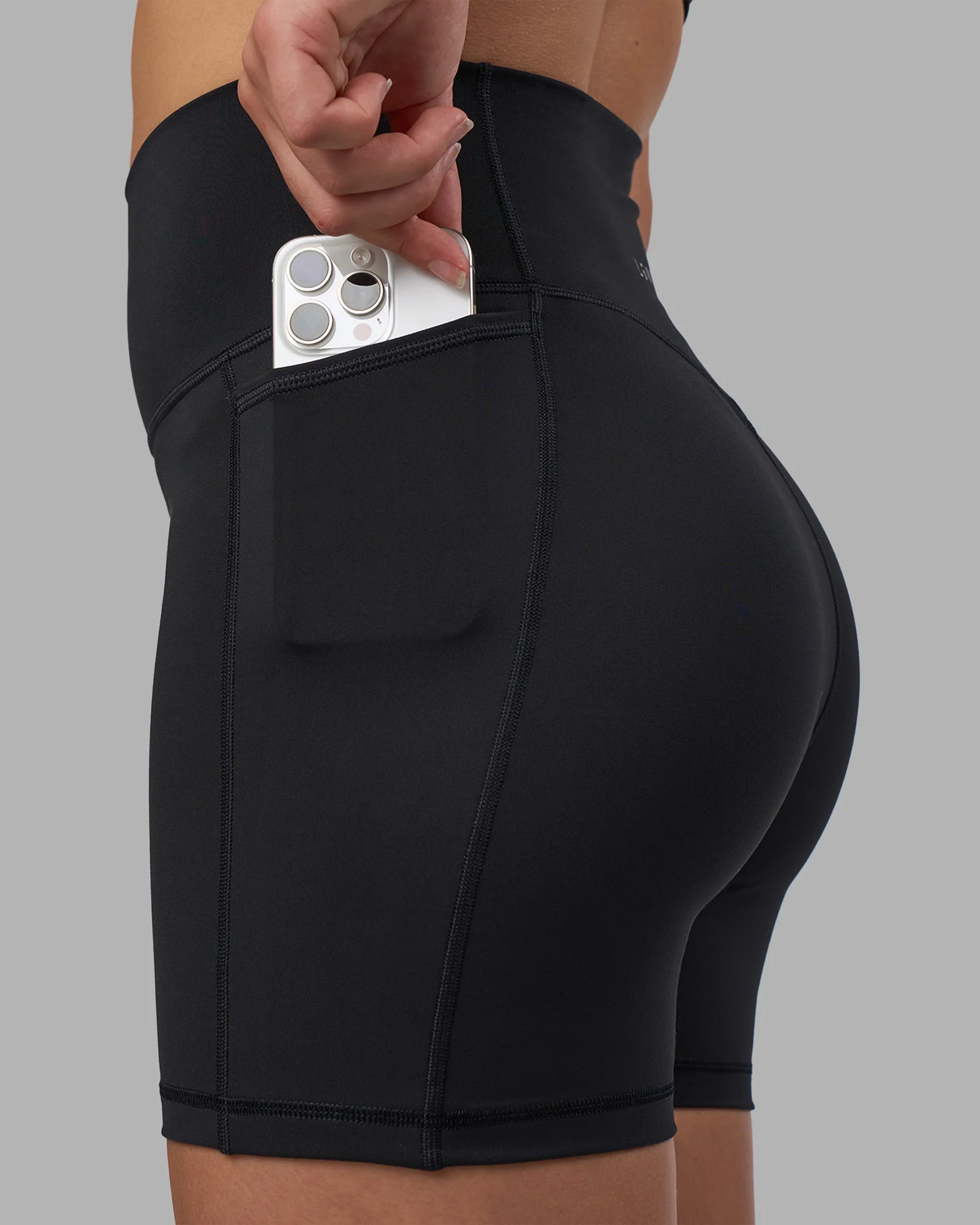 Fusion V-Contour Ultra High-Rise 4” Short Pockets - Black