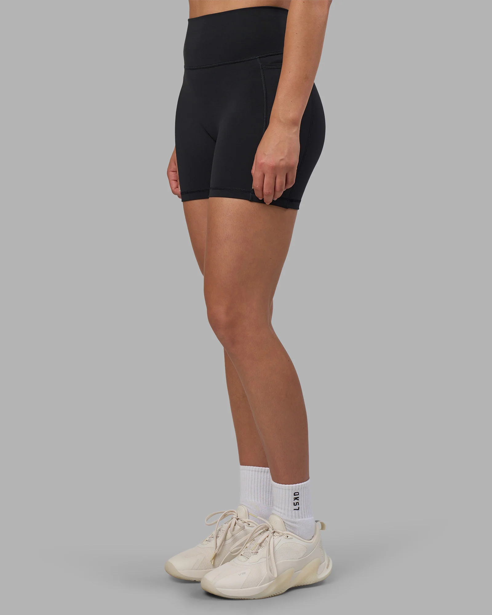 Fusion V-Contour Ultra High-Rise 4” Short Pockets - Black