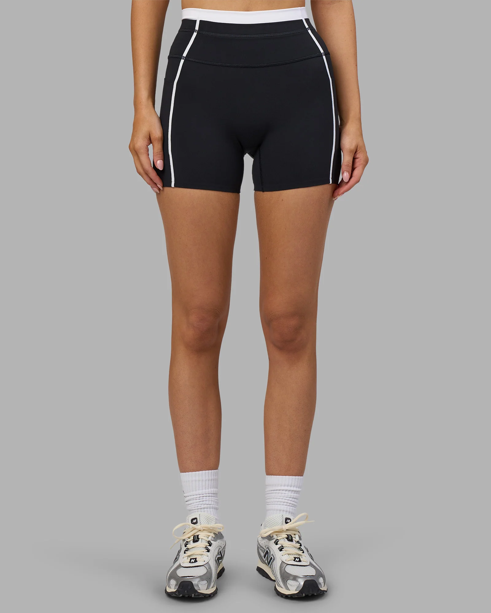 Liberate Contrast High-Rise 4" Short Pockets - Black-White