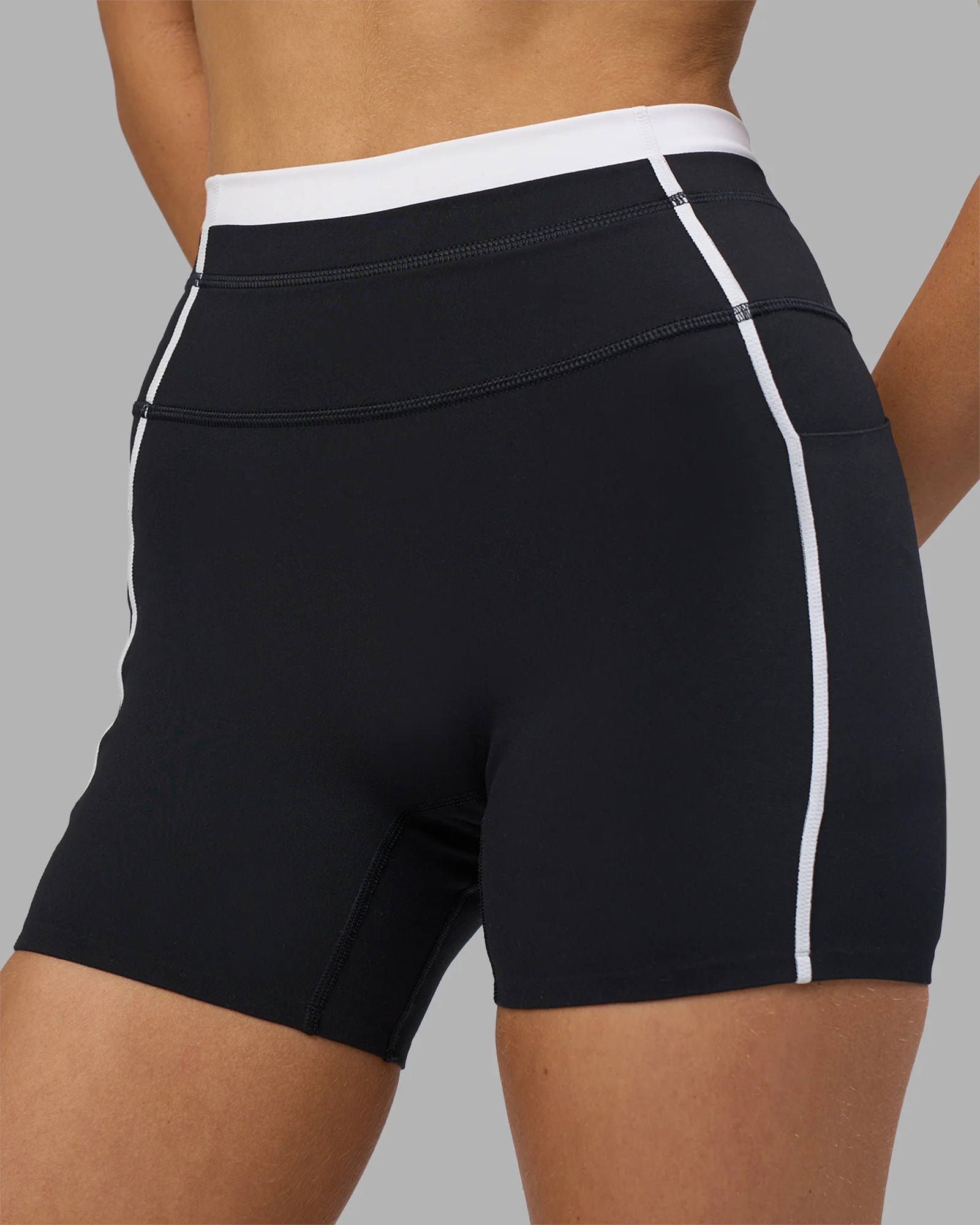 Liberate Contrast High-Rise 4" Short Pockets - Black-White