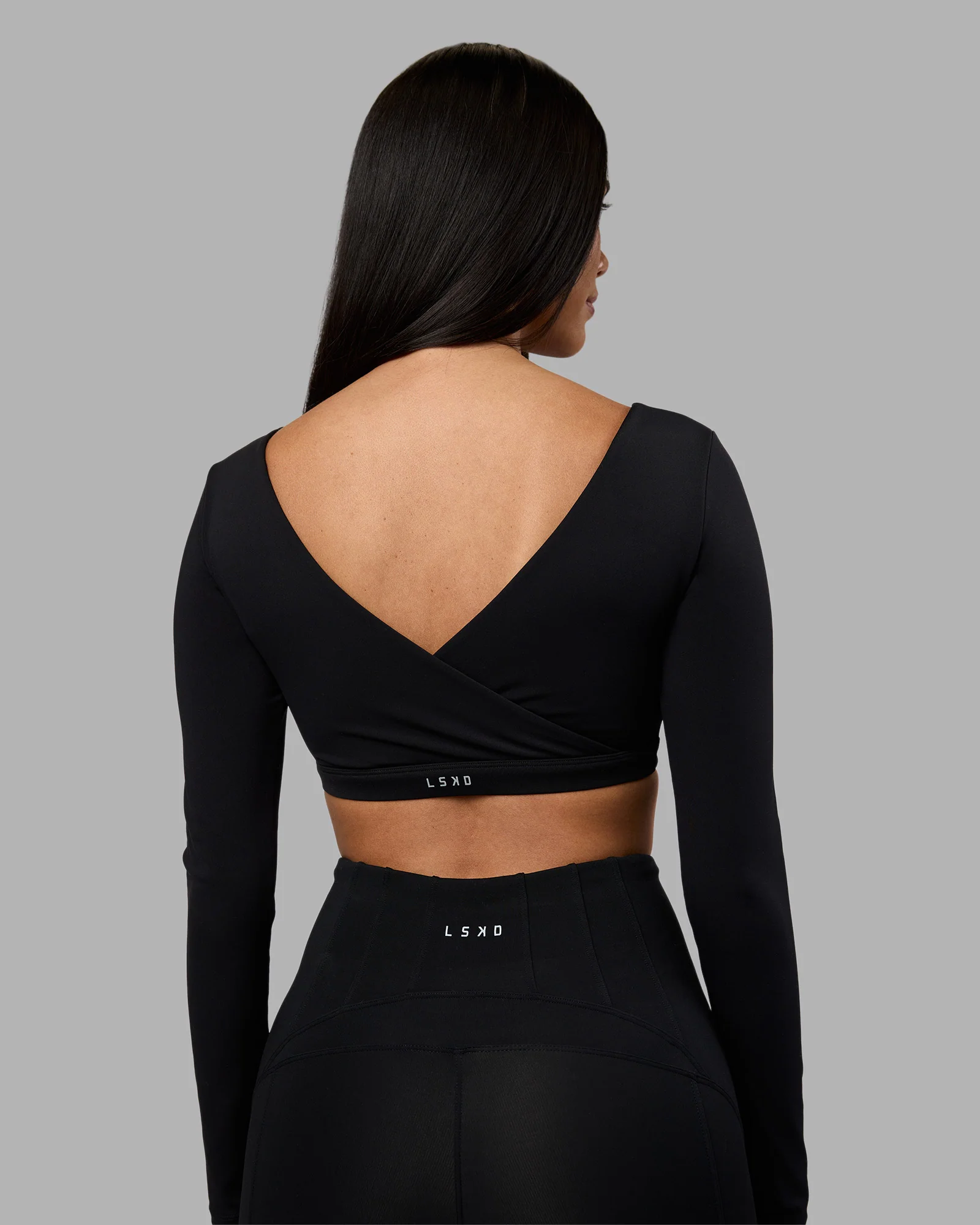 Aria Long Sleeve Sports Bra - Black