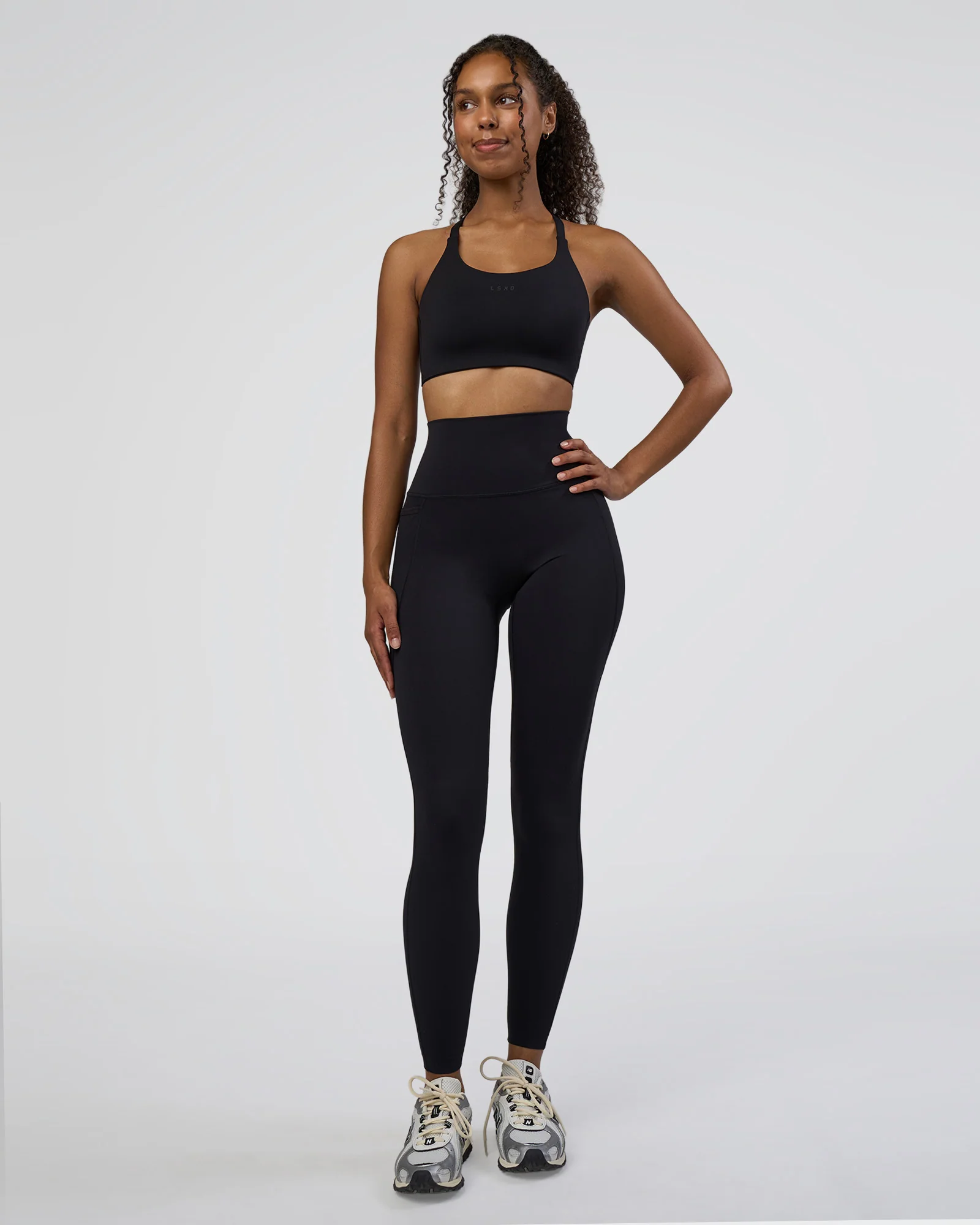 Twist Sports Bra D/DD/E - Black 3 Twist Sports Bra D/DD/E - Black