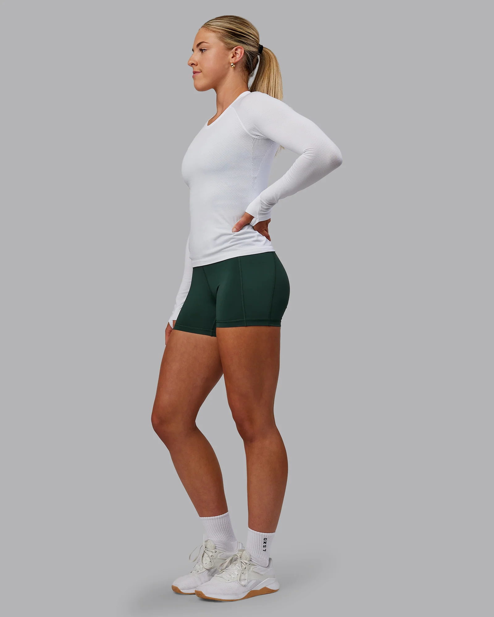 AeroFLX+ Seamless Long Sleeve Tee - White/White 5 AeroFLX+ Seamless Long Sleeve Tee - White/White
