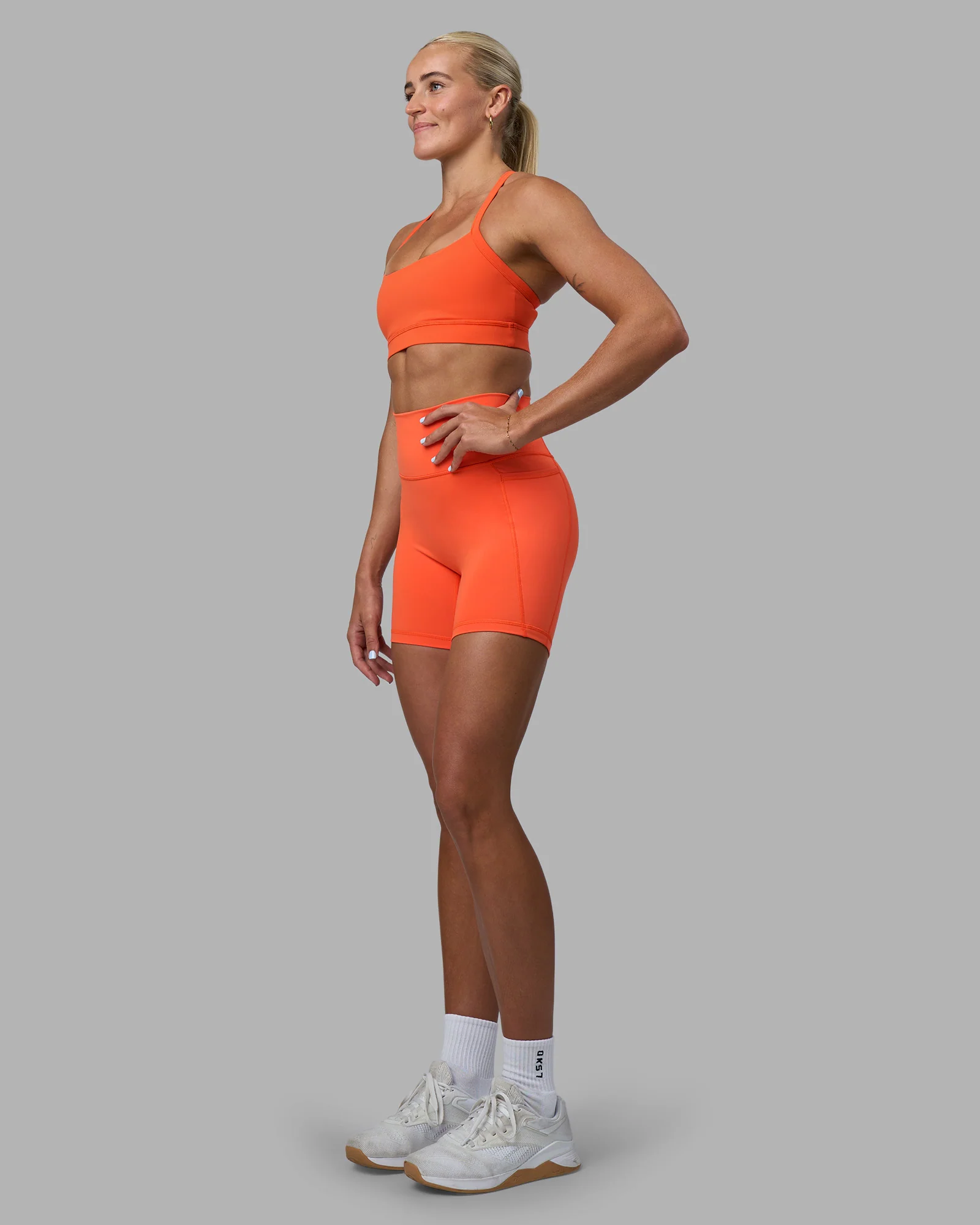 Momentum Sports Bra - Ultra Orange