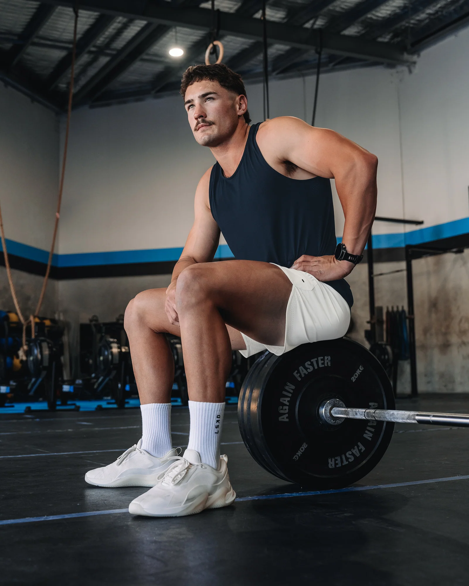 AeroFLX+ Seamless Tank - Navy/Navy 4 AeroFLX+ Seamless Tank - Navy/Navy