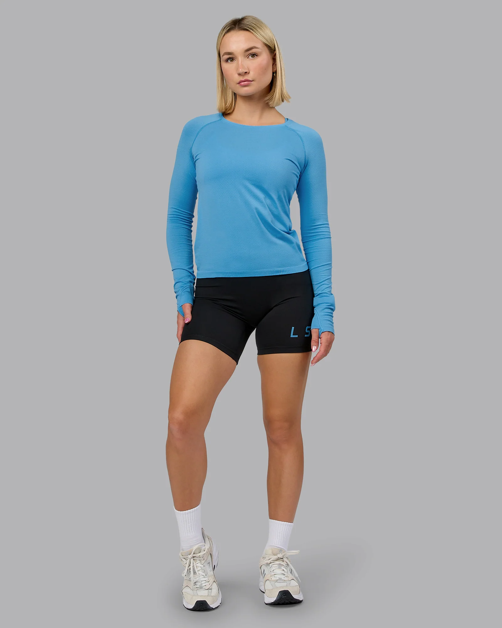 AeroFLX+ Seamless Long Sleeve Tee - Azure Blue Marl 4 AeroFLX+ Seamless Long Sleeve Tee - Azure Blue Marl