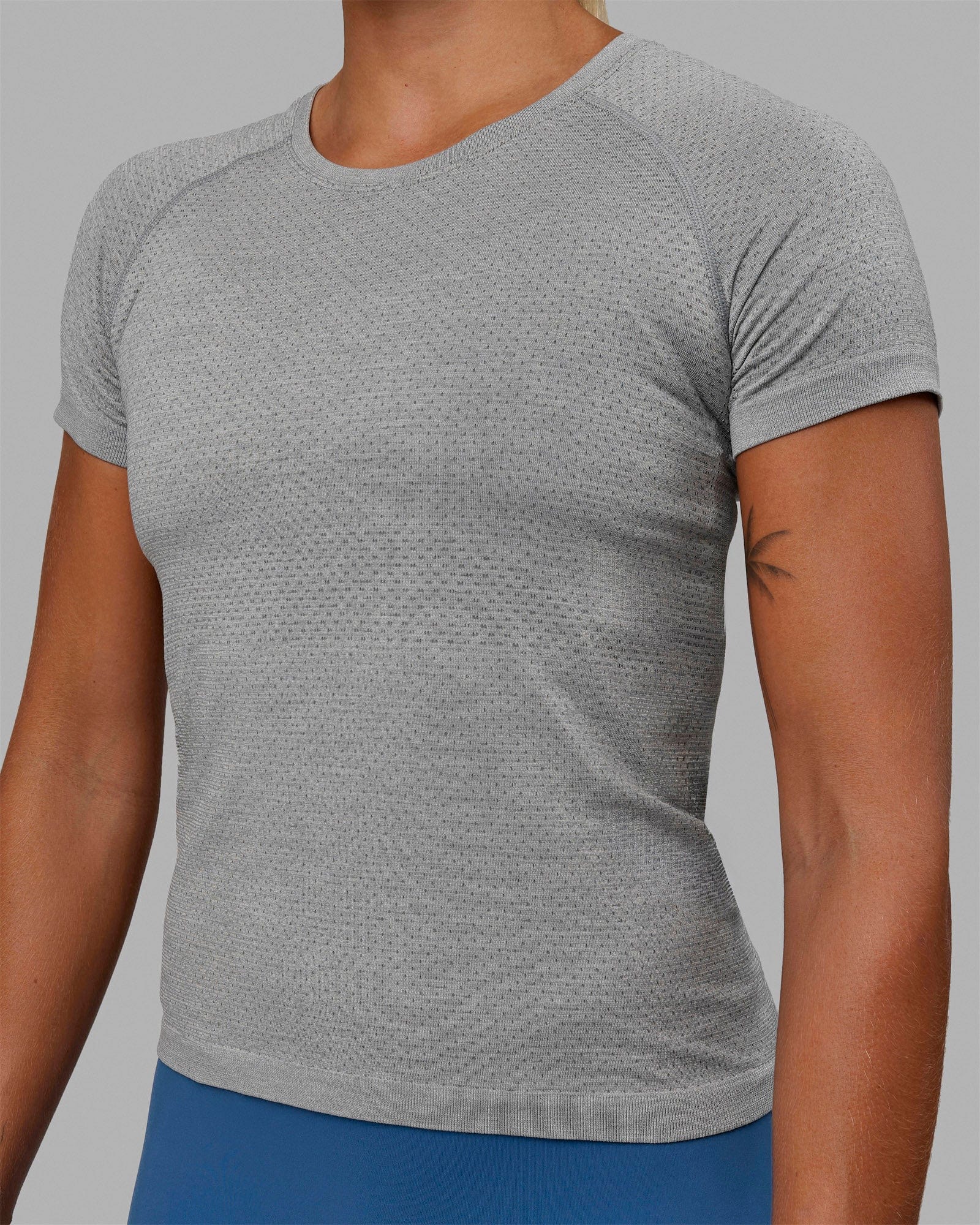 AeroFLX+ Seamless Tee - Light Grey/Light Grey