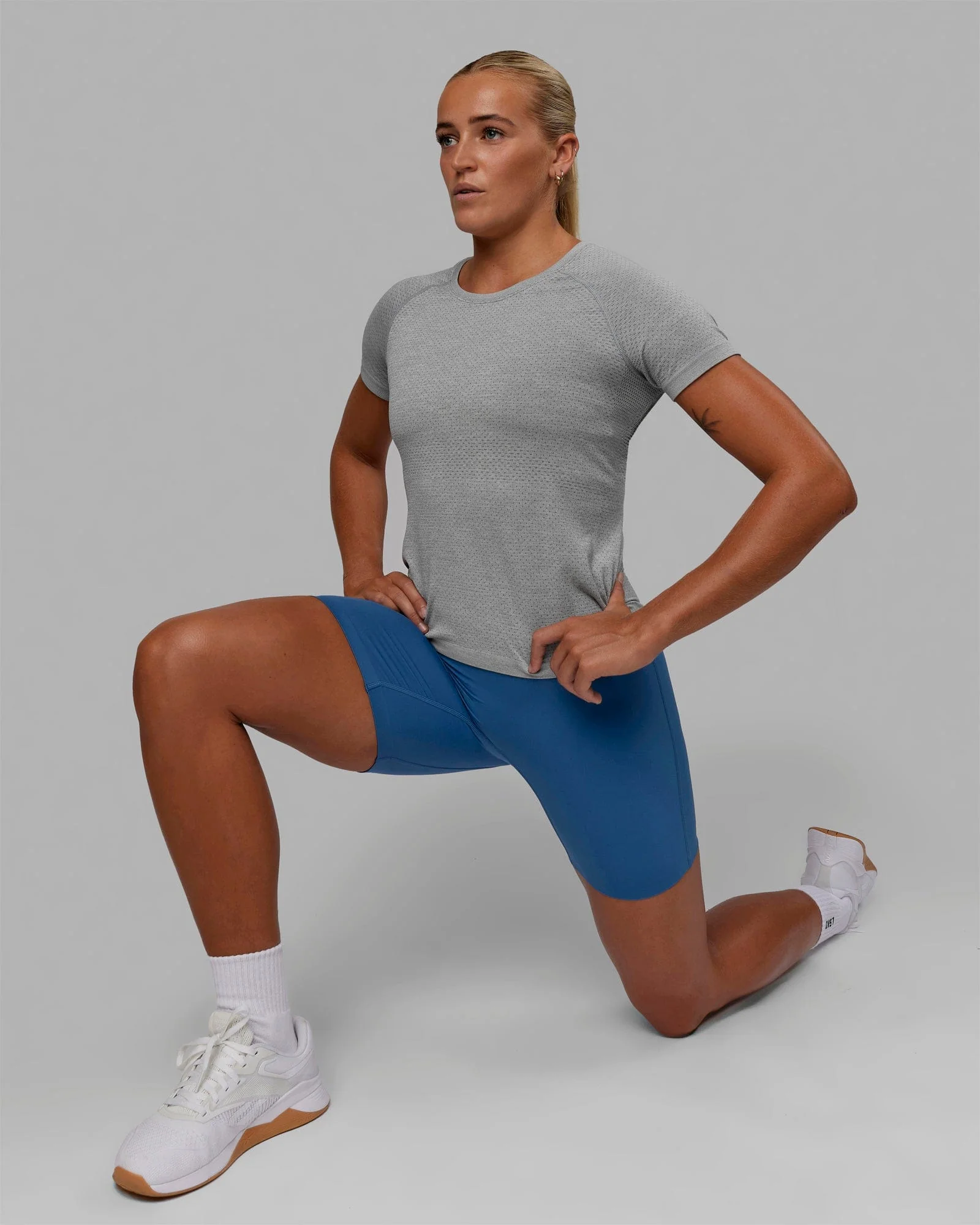 AeroFLX+ Seamless Tee - Light Grey/Light Grey